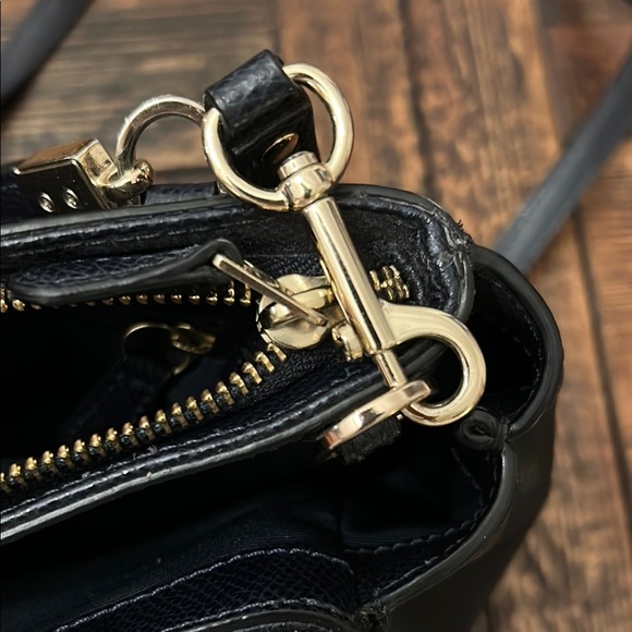 Coach Blue Shoulder Bag with Structured Elegance - Picture 7 of 15